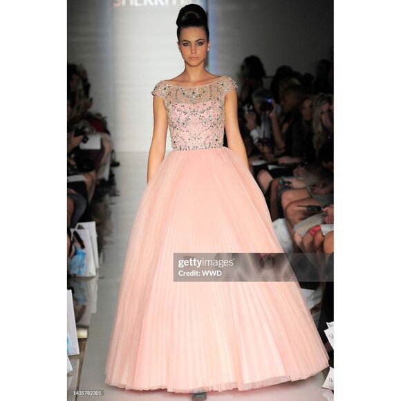 Luxurious Couture Wedding Evening Prom Party Runway Designer Beaded Gown Dress - Picture 7 of 16